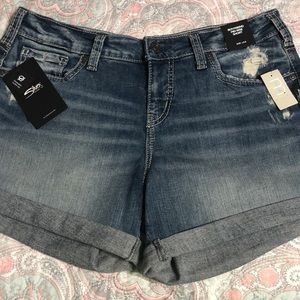 NWT Silver jeans Co. boyfriend mid rise shorts.